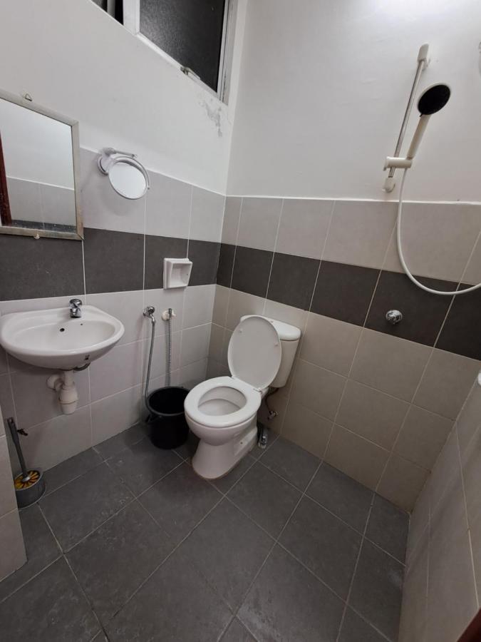 1201 Apartment Ladang Tok Pelam Tepipantaibatuburuk Kuala Terengganu Esterno foto